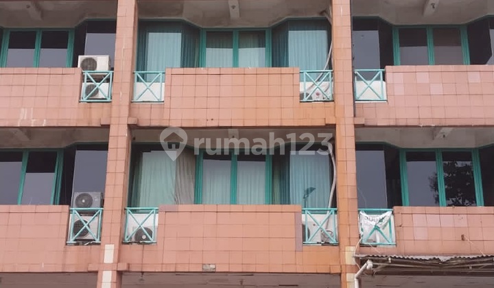4-Story Shop House for Rent in Cempaka Mas 2