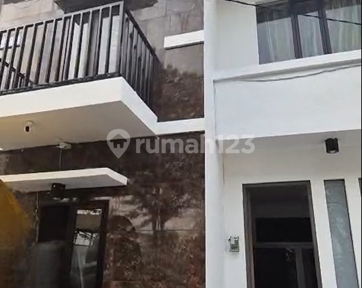 Rumah 3 Lantai Babatan Pratama 2