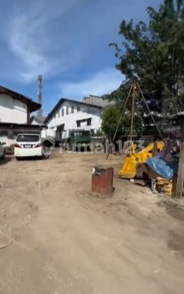 Gudang Strategis di Raya Margomulyo Gudang Strategis di Raya Margomulyo