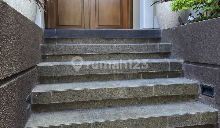 3-Storey Grand Kenjeran Luxury House 2