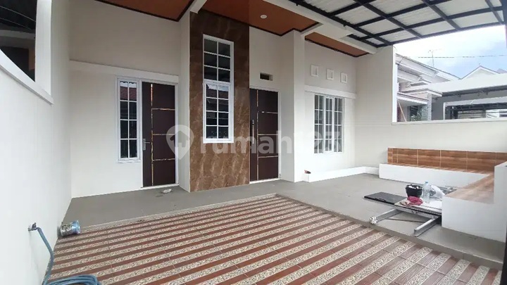 Modern Minimalist Brand New House in Ketintang Madya 2