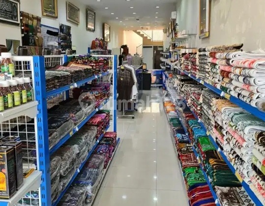 Shop house on Kutai Street, Surabaya Shop house on Kutai Street, Surabaya