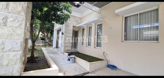 Hook Darmo Permai Timur House Hook Darmo Permai Timur House