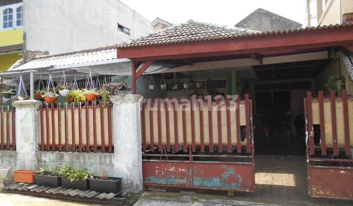 Beji Depok House, Spacious Land, Auction Sale Price