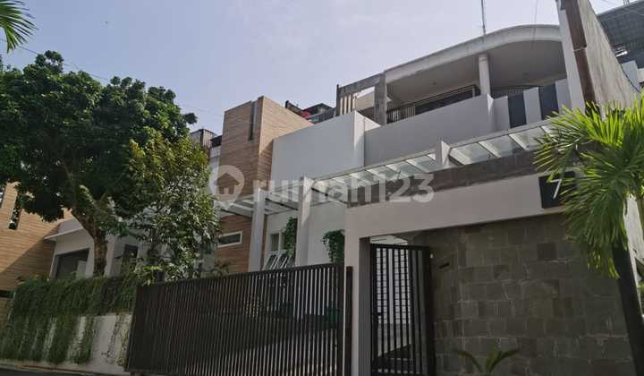 Elegant Modern 2-Storey House Sumurboto Banyumanik For Sale by Auction 1