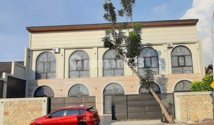Rumah Mewah 2 Lantai Dengan Desain Klasik Modern Siap Huni  1