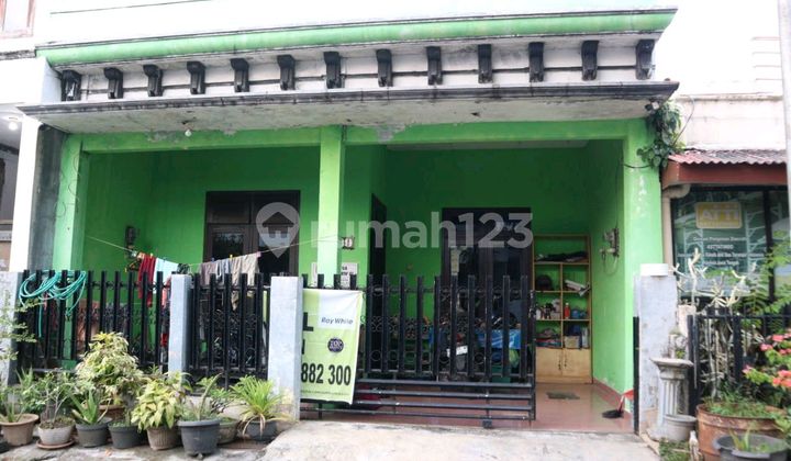 Rumah Pusat Kota di Jalan Mangga 1