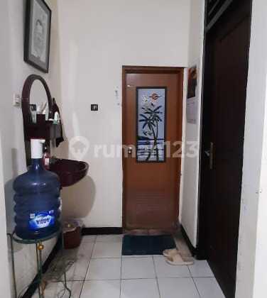 Two-Story House with Sturdy Structure in Banyumanik 2