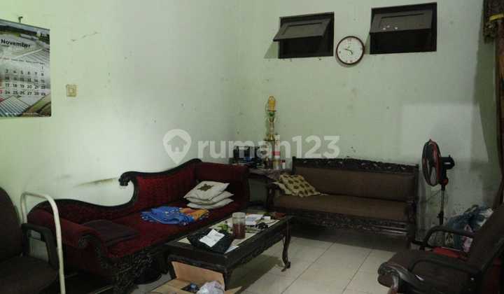 Rumah Pusat Kota di Jalan Mangga 2