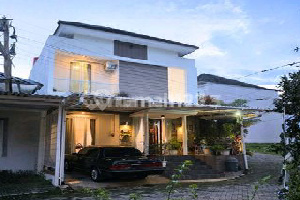 Jual Rumah 2 Lantai Full Furnished Posisi Hook 2