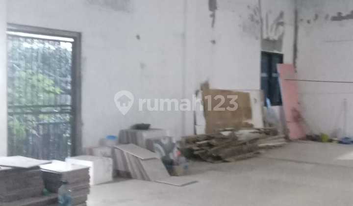 For Sale Strategic Shop House on Busy Roadside Near Depok Station 2