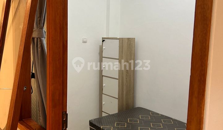 For Sale: Boarding House, 5 Minutes to UI Campus, Negotiable Price, Ready to Generate Income in Depok.