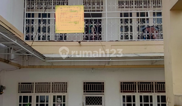 Kos Kos For Sale Strategic Location Near UI Campus and Pondok Cina Station Depok 2