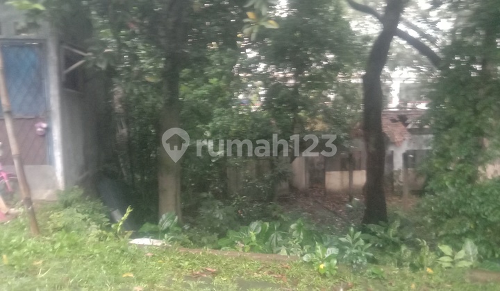 Cheap Land for Sale Adjacent to Margonda Raya Street Depok, Bonus House Included Cheap Land for Sale Adjacent to Margonda Raya Street Depok, Bonus House Included