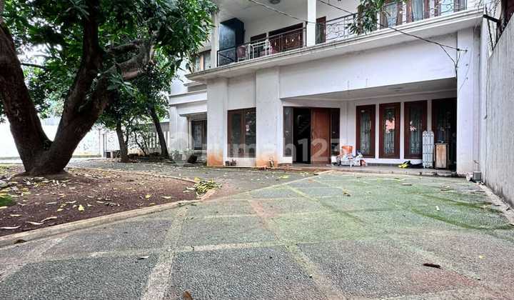 Rumah Klasik SHM Dekat Banyak Kampus Swasta, Petukangan Jakarta Selatan