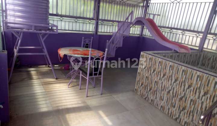 Rumah 2,5 Lantai Full Renovasi di Griya Tangerang Asri 2