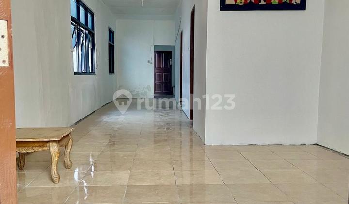 Strategic & Comfortable SHM House in Jatinegara, Close to Public Transport Access 2