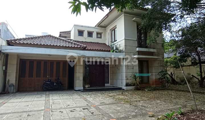 Rumah Mewah SHM Semi-Furnished yang Super Strategis di Duren Tiga