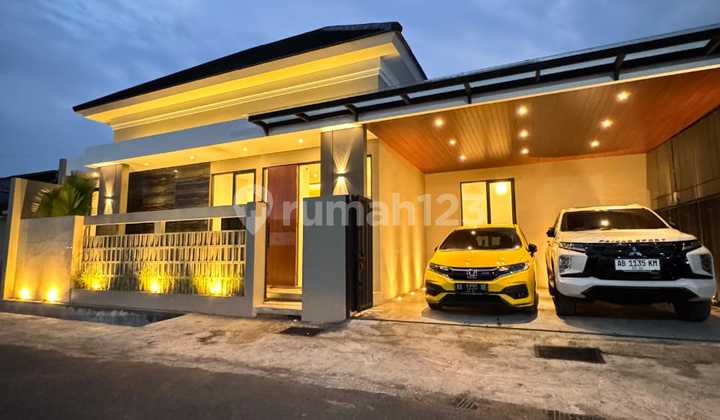LUXURIOUS AND SPACIOUS HOUSE NEAR UII CAMPUS, NORTH SLEMAN