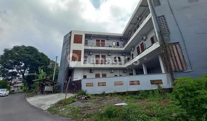 OWN AN EXCLUSIVE 18KT BOARDING HOUSE JUST 5 MINUTES TO UGM 2