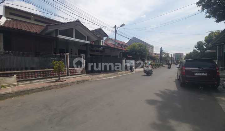 For Sale Ready-to-Occupy House in a Strategic Location with a Comfortable Environment, Perumnas. 2