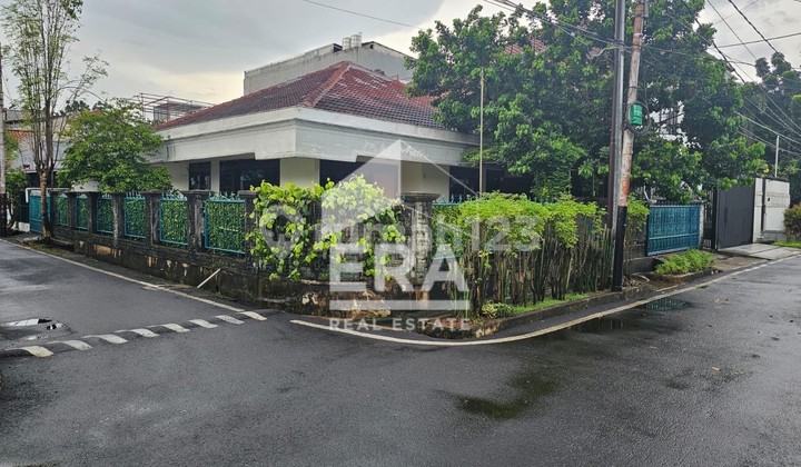 Rumah Luas Posisi Hoek di Cipinang Elok , Siap Huni, Lokasi Strategis , Dekat Imigrasi,Dekat Bassura, Banyak Kuliner