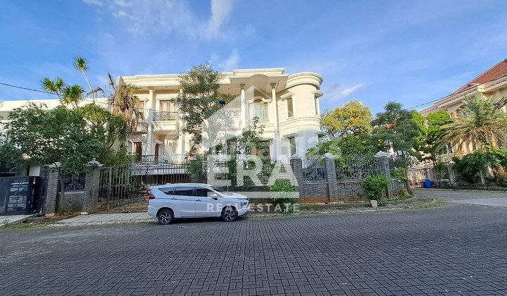 Rumah Luxury 3 Lantai ,Posisi Hoek Villa Permata Gading ,Siap Huni , Full Furnished