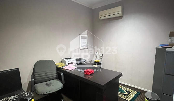 jual segera ruko 4 lantai siap huni full furnished bagus  cocok buat perkantoran .design interior estetik