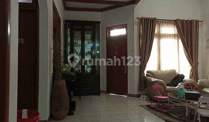 Rumah Bagus.siap Huni.semi Furnish.sangat Strategis.pusat Kota.dekat Sekolah.pusat Perbelanjaan.banyak Sarana Transportasi. 1