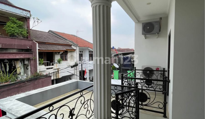Rumah Modern Klasik 2.5lantai Kelapa Gading.rapi.siap Huni.bebas Banjir 2