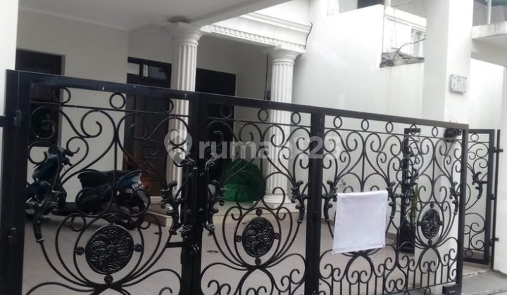 Rumah Modern Klasik 2.5lantai Kelapa Gading.rapi.siap Huni.bebas Banjir