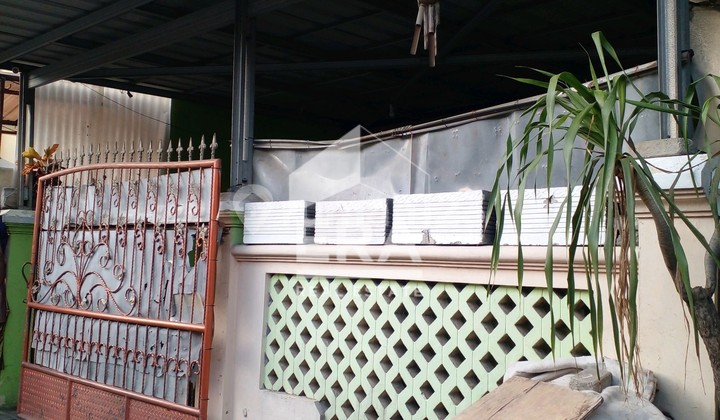 Rumah Strategis Taman Royal Cipondoh - Dekat Bandara Soekarno-Hatta Modern House At Taman Royal Cipondoh, Near Toll Road & Airport Rumah Strategis Taman Royal Cipondoh - Dekat Bandara Soekarno-Hatta Modern House At Taman Royal Cipondoh, Near Toll Road & Airport