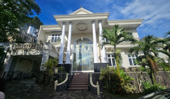 Dijual Rumah Mewah Classic Full Furnised.di Vila Tamara C