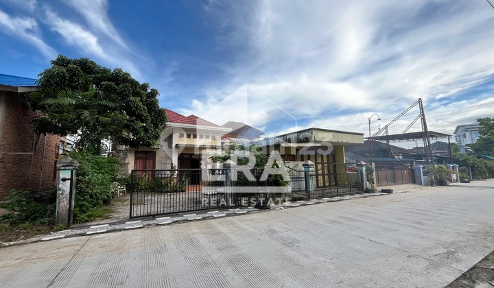 House for Sale on Jl Harpa Samarinda, in Front of the Teacher's Building. 2