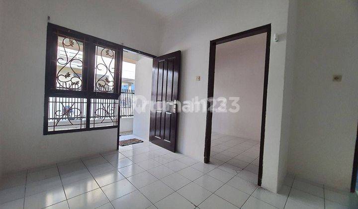 Rumah Fungsional Untuk Keluarga Kecil di SARIWANGI 2
