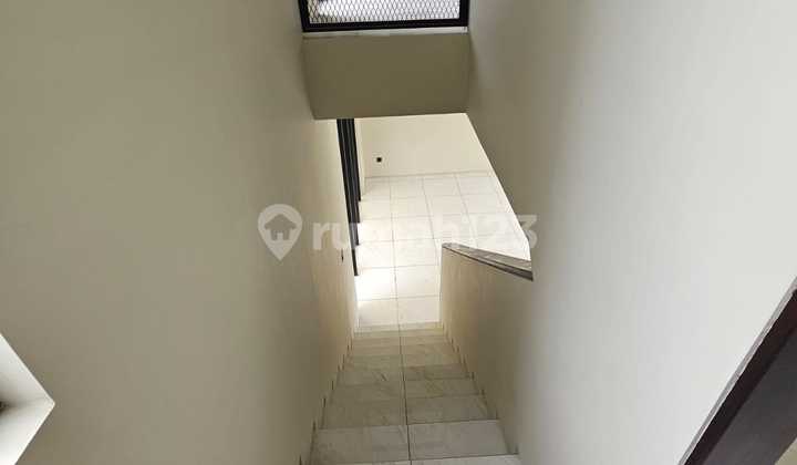 For Rent! New House in Kota Baru Parahyangan Bandung. Decorate as You Like. 2