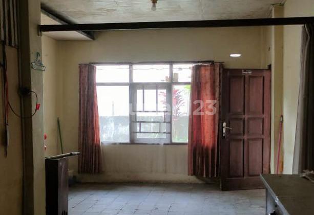 Buat yang Mau-Mau Aja. Jual Rumah Hitung Tanah. Lokasi Strategis Dekat Istana Plaza, Bandung.