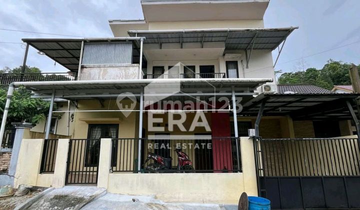 For Sale 2-Story House, Well-Maintained, Flood-Free, Quiet Neighborhood, Close to Samarinda City Center. Price Negotiable.