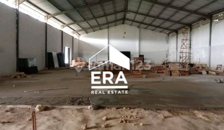 Warehouse for Rent, Located on the Outskirts of the City. 7 Minutes to the Shopping Center. Suitable for Heavy Equipment, Mining Businesses, etc.