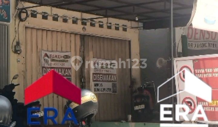 Two-Story Shop House for Rent in the Center of Samarinda City at an Affordable Price