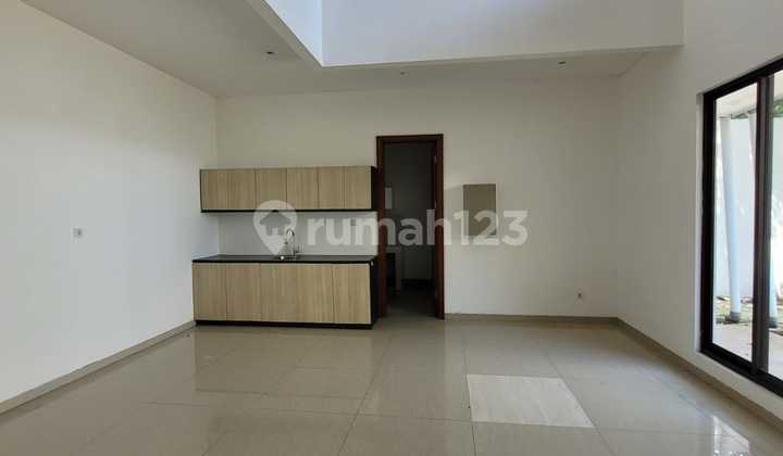 Ready-to-Occupy House in Good Condition in Sutera Jingga Area, Alam Sutera 2