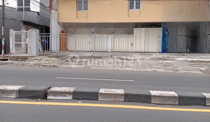 Ruko for Rent with Connected Warehouse, Flood-Free Ruko for Rent with Connected Warehouse, Flood-Free