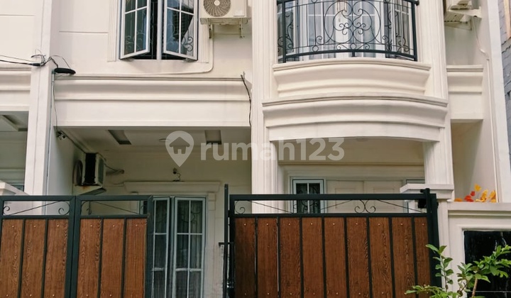 Di Jual Rumah' Klasik 2 Lantai Shm Dekat Alun Alun Depok Di Jual Rumah' Klasik 2 Lantai Shm Dekat Alun Alun Depok