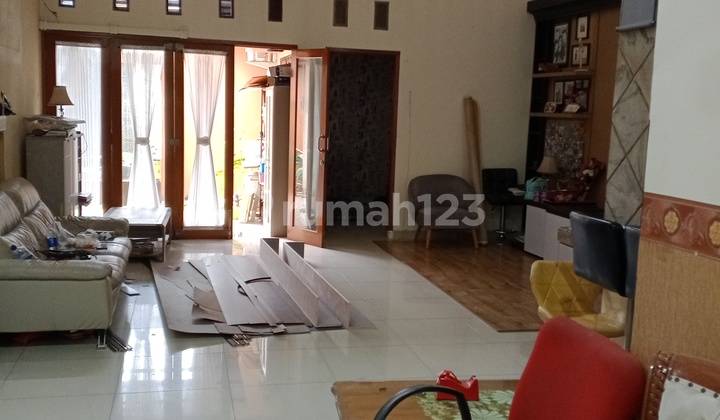 Two-Story House in an Elite Housing Complex in Depok Near Margonda