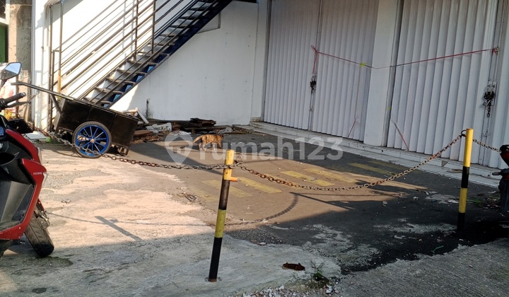 For Rent 2 Adjacent Shophouses 1st Floor Very Strategic Location 2