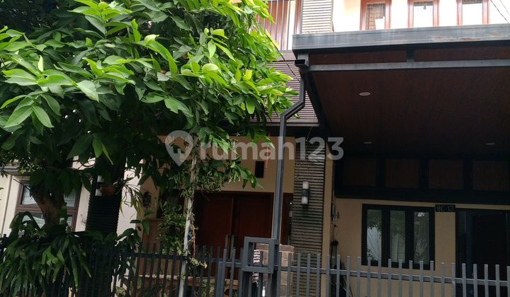 Two-Story House in an Elite Housing Complex in Depok Near Margonda
