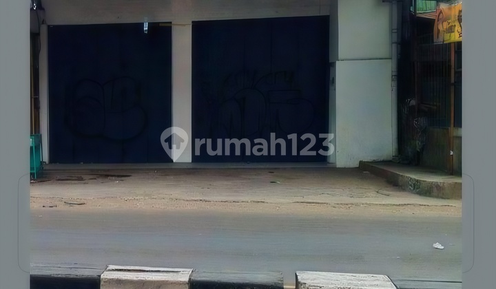 For Rent: 1-Story Shop House 250 M2 on Bogor Main Road. For Rent: 1-Story Shop House 250 M2 on Bogor Main Road.