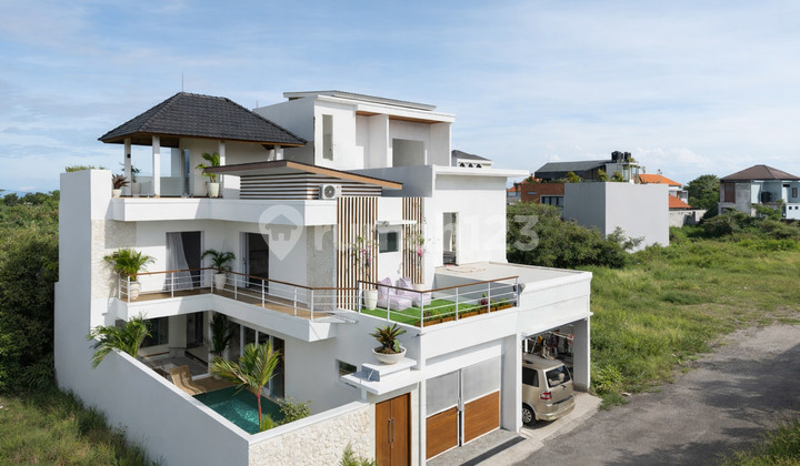 Modern Tropical Villa 3 Lantai di Nusa Dua Modern Tropical Villa 3 Lantai di Nusa Dua