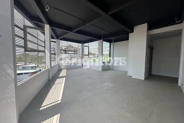 MULTIPURPOSE BUILDING AT NYANYI BEACH - STRATEGIC LOCATION, SUITABLE FOR VARIOUS BUSINESSES MULTIPURPOSE BUILDING AT NYANYI BEACH - STRATEGIC LOCATION, SUITABLE FOR VARIOUS BUSINESSES