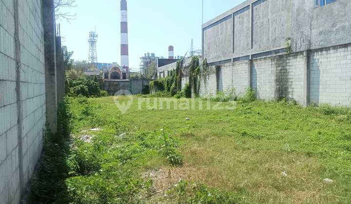 For Lease: Vacant Plot (Undeveloped Land), Prime Roadside Location. Suitable for Open Warehousing, Heavy Equipment Yard (Drum Trucks, etc.), Taxi/Bus Pool, with Perimeter Fencing Without Roof. Access Near Gresik Port. For Lease: Vacant Plot (Undeveloped Land), Prime Roadside Location. Suitable for Open Warehousing, Heavy Equipment Yard (Drum Trucks, etc.), Taxi/Bus Pool, with Perimeter Fencing Without Roof. Access Near Gresik Port.